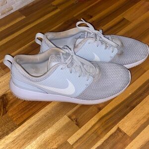 Nike Men's Light Gray Golf Athletic Shoes